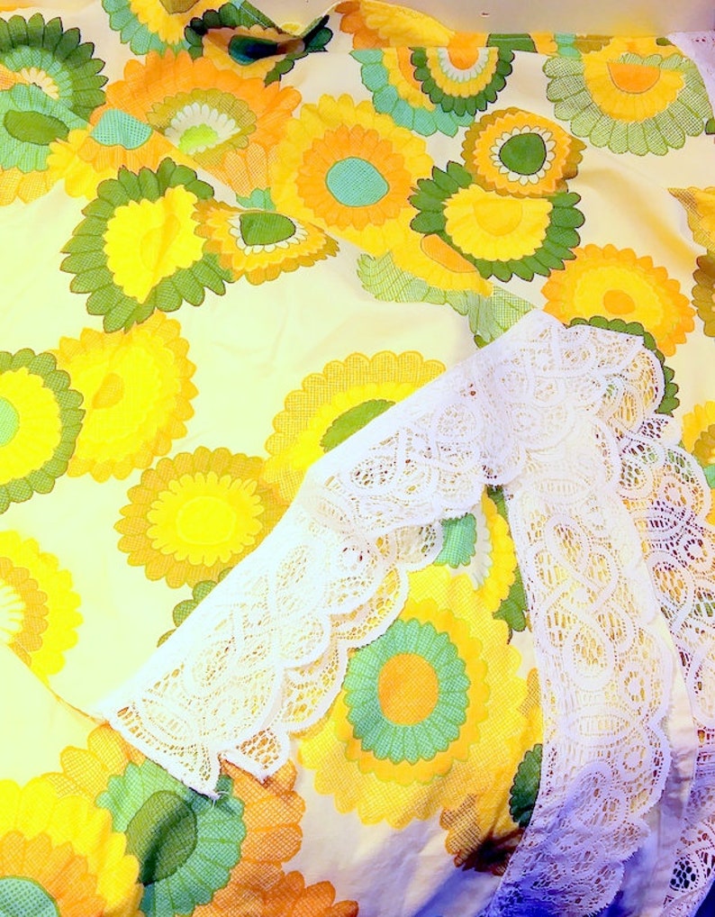 1960s Retro Summer Daisy Floral Large Rectangle Tablecloth
