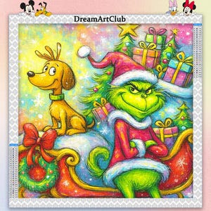 Puede incluir: Una colorida pintura de diamantes con el Grinch con un gorro de Papá Noel y un perro en un trineo con regalos y árboles de Navidad. La imagen tiene el texto "DreamArtClub".
