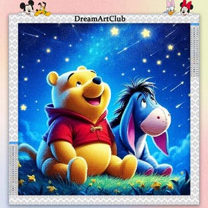Könnte beinhalten: Winnie Puuh und Eeyore sitzen zusammen und schauen in den sternenklaren Nachthimmel. Der Himmel ist blau mit weißen Sternen und Sternschnuppen. Pooh trägt ein rotes Hemd und Eeyore ist blau. Sie sitzen auf einer grünen Wiese mit gelben Blumen.