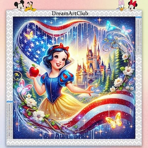 Puede incluir: Un cuadro de diamantes que presenta a Blancanieves sosteniendo una manzana roja, con un castillo al fondo. La obra incorpora elementos de la bandera estadounidense, mariposas y detalles florales. El texto "DreamArtClub" es visible en la parte superior.