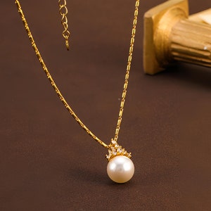 Crown Pearl Pendant Necklace/Cream Pearl CZ Necklace/Cubic Zirconia Necklace/Minimalist Necklace/Vintage Gold Necklace/Gift For Her & Mom