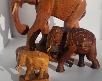 ヴィンテージの手彫りの木製象、スリランカの民芸品の置物、ダーク