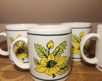 Set vintage flowerpower-koffiemokken (4) / Cadeaus voor koffieliefhebbers / Vintage koffiemokken / Bloemenmokken / Theemokken / Mokken gele bloemen