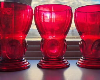 Vintage Martinsville Ruby Footed Becher / rote Glaswaren / rote Gläser / Vintage Barware / 1940er Jahre Glaswaren / Art-Deco-Gläser / helle rote Gläser / Rubin