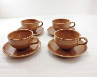 Set di 4 tazze e piattini Russel Wright Iroquois Casual China Nutmeg, stile metà secolo.