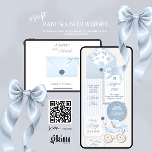 Könnte beinhalten: Digitales Babyparty-Website-Design mit hellblauem Thema und eleganten Schleifen und Einladungsdetails. Das Design umfasst eine Tablet- und Smartphone-Anzeige mit dem Text "A Sweet Little Arrival" und "Baby Shower Website". Enthält einen QR-Code.