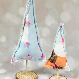 Set of Two Fabric Christmas Trees - Quilted Christmas Trees, Holiday Decor, Scrap Fabric Decor, Heirloom Christmas, Eco Decorations, bild 2