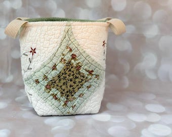 Small Scrappy Quilt Basket with Handles - Quilted Bin, Quilt Storage Bag, Scrap Fabric Bin, Bathroom Bin, Eco Friendly Gifts, Fabric Storage
