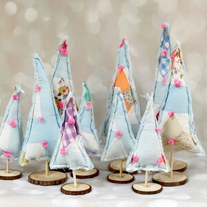 Set of Two Fabric Christmas Trees - Quilted Christmas Trees, Holiday Decor, Scrap Fabric Decor, Heirloom Christmas, Eco Decorations, bild 4