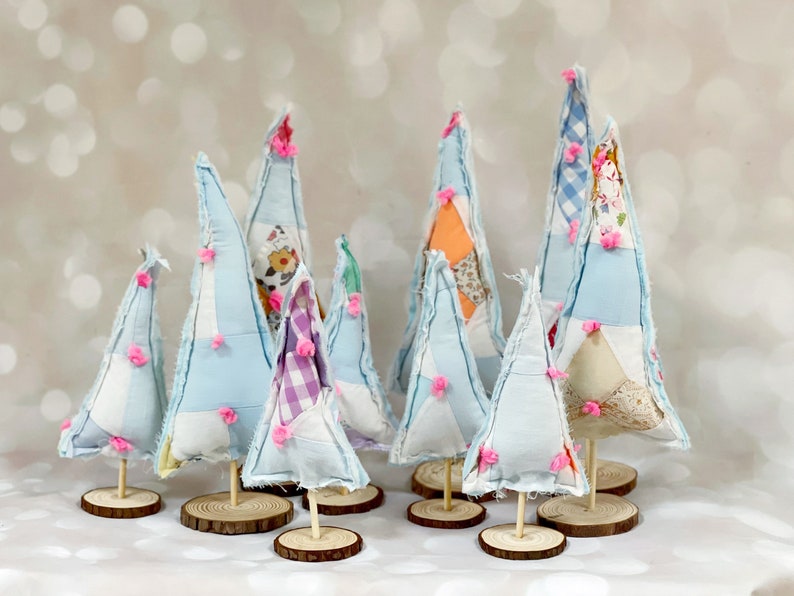 Set of Two Fabric Christmas Trees - Quilted Christmas Trees, Holiday Decor, Scrap Fabric Decor, Heirloom Christmas, Eco Decorations, bild 4