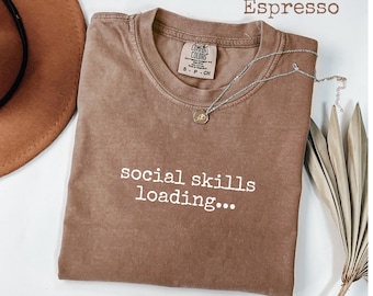 Camiseta Comfort Colors® para habilidades sociais, camiseta engraçada com estampa introvertida para mulheres ou homens, camiseta com citação identificável, camiseta para sair
