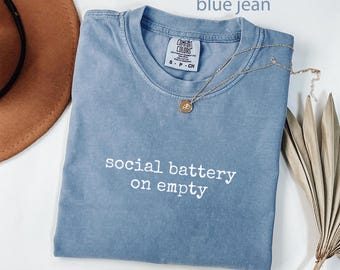 Shirt met sociale batterij Comfort Colors®, introvert shirt, grappig sarcastisch shirt, cadeau voor introvert, shirt leegte, memeshirt, shirt sarcasme, shirt sarcasme