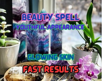 Può includere: Immagine con diverse torri di cristallo colorate, con sfumature viola, blu e bianche. Il testo sull'immagine recita: "BEAUTY SPELL, YOUTHFUL APPEARANCE, GLOWING SKIN, FAST RESULTS." Sono visibili anche una piccola pianta e orchidee.