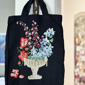 vintage embroidered needlepoint grannychic tote bag flowers lined handmade shopping bag grandma grannycore fully lined purse carry all bag