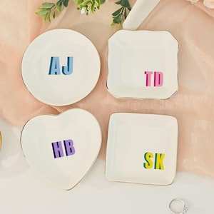 Bandeja de joyería con inicial personalizada, plato para anillos con letra personalizada, regalo para dama de honor, regalo para mejor amiga, regalo de aniversario, regalo de cumpleaños
