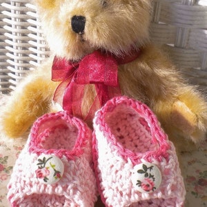 Crochet Pink Sandals Newborn Baby Girl w Flower Buttons image 2