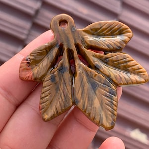 1.9 "Natural Crazy Achat Quarz Kristall Ahornblatt Anhänger Hand geschnitzt Messer Kristall Ahornblatt Dekoration Energie Kristall Geschenk 1Stk."