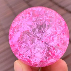 Aura Crackle Glass Sphere: Pink Crystal Ball Decor (50mm)