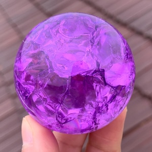 Aura Crackle Glass Sphere: Crystal Ball Decor (50mm)