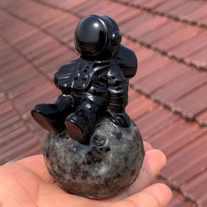 3.3''+ Natural Obsidian+Yooperlite quartz,quartz crystal,hand carved,Crystal Astronaut,Astronaut skull,Home Decoration Crystal Gifts 1pc