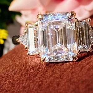 Lab Grown Diamond Emerald cut five stone Engagement Ring 14K Gold side Emerald & Trilliant cut unique Ring F color VVS Clarity IGI Certified