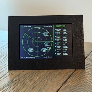 Desk Radar XL – 4" Live Aircraft Tracking Display | Real-Time Flight Radar | Aviation Desk Gadget | Airplane Enthusiast Gift | ESP32 Radar
