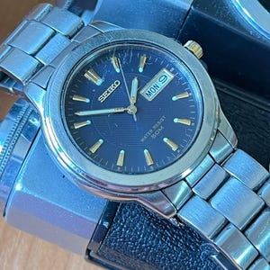 watch wrist Seiko, original case, japanese mens, quartz, Vintag