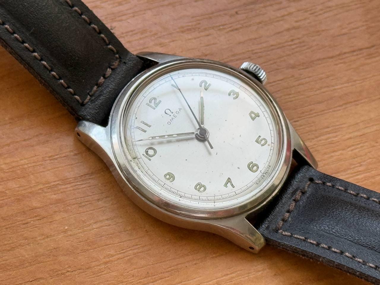 Watch Omega 2384-3 swiss automatic Original Vintage .