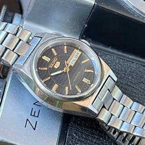 Japanese Seiko watches in the original case, women's mechanical