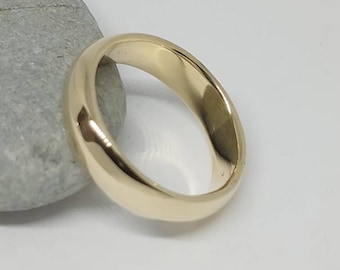 4mm wide classic court section wedding ring in recycled 9ct gold.