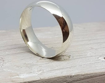 Recycled 9 ct white gold wedding ring.   8 mm wide, court section. unisex
