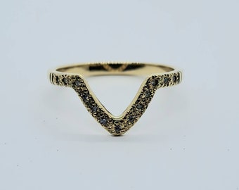 Shaped to fit 2mm wedding ring in recycled 18ct yellow gold wirh diamonds.