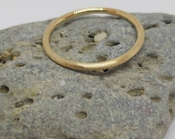 18ct recycled yellow gold wedding ring 1.5mm halo