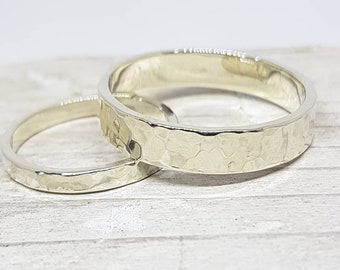 Wedding ring set in 9ct white gold 4mm and 2mm flat  hammered bands.