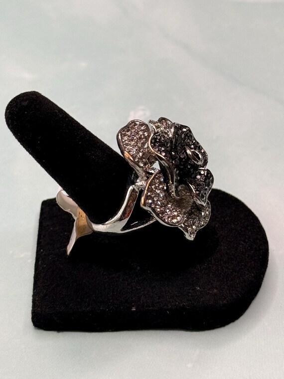 Beautiful Flower Statement Ring Fine Costume Jewe… - image 2