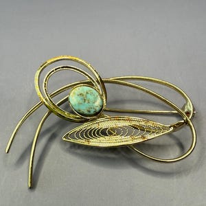 Vintage Turquoise Gold Filigree brooch