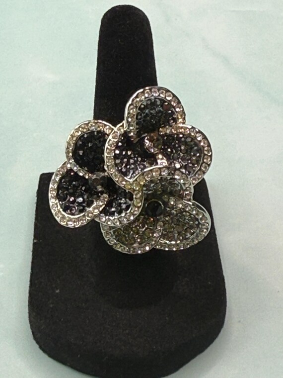 Beautiful Silver Black Flower Statement Ring Fine… - image 1