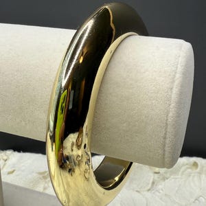 Vintage Lucite Gold Bangle Bracelet