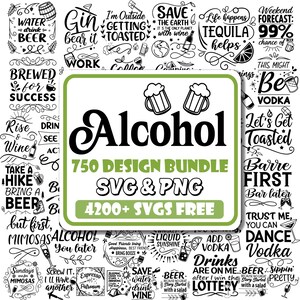 以下が含まれることがあります： 中央に緑色の枠が付いた白い長方形のラベルがあり、Alcohol 750 DESIGN BUNDLE SVG & PNG 4200+ SVGS FREEというテキストが表示されています。その周囲は、アルコールをテーマにした様々な白黒の引用句のコラージュで構成されたデジタルデザインバンドルです。