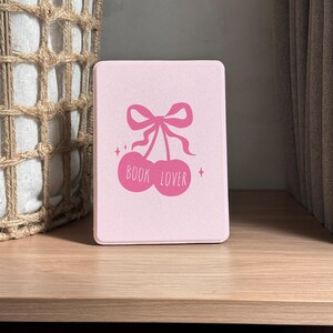 Custodia per Kindle Cherry, custodia Book Ish per Kindle 7" (12a generazione), Paperwhite 6.8" (11a generazione), Scribe, Oasis, ColorSoft, custodia Kobo, regalo per lettori