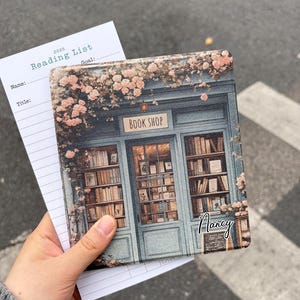 Custodia per Kindle 2024 con nome personalizzato Retro Green Bookshop, Paperwhite 11th 6.8 di ispirazione vintage, Kindle Oasis, Kindle Colorsoft, regali per cover Kobo