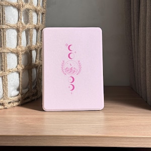 Hot Pink ACOTAR Kindle Case: Velaris City of Starlight Design