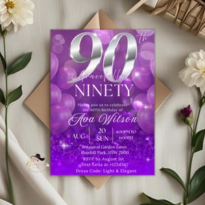 Invito digitale per il 90° compleanno per donne. Invito viola per la cena del 90° compleanno, festa del 90° compleanno e favoloso modello stampabile per biglietti d&#39;auguri.