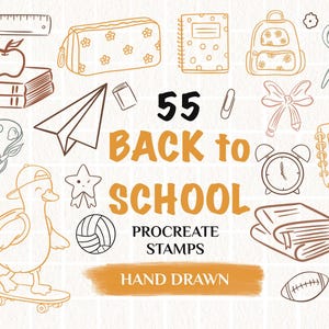 Può includere: Una collezione di 55 timbri digitali disegnati a mano con icone a tema scolastico come un'anatra su uno skateboard, libri, uno zaino, forbici e un aeroplanino di carta. Il testo recita 55 BACK TO SCHOOL PROCREATE STAMPS HAND DRAWN in marrone e nero.