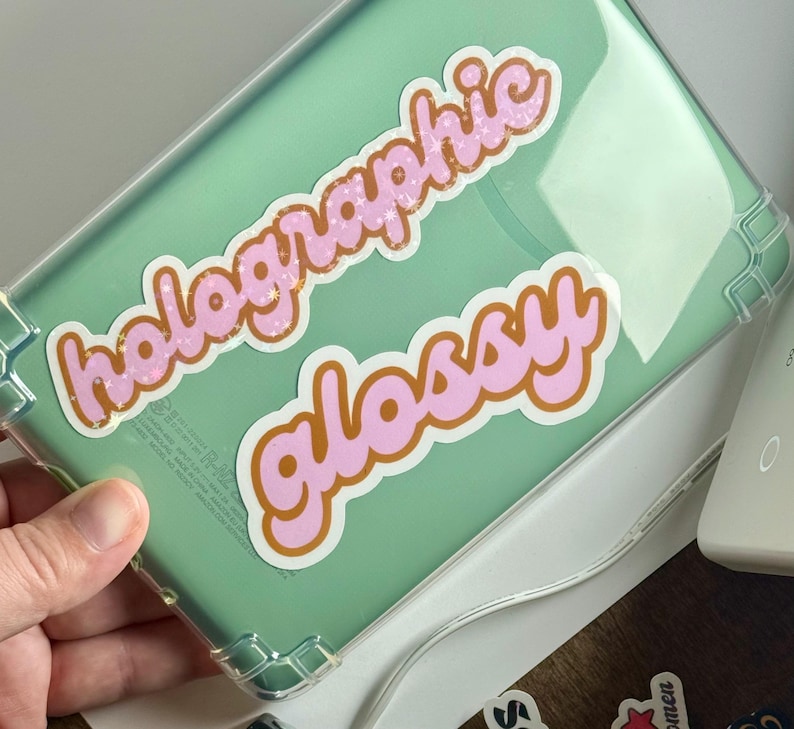 Chasing That Scholastic Book Fair High Sticker, Millennial, Bokälskare, Booktok, Bokälskare, Laptop, Kindle, Vattenflaska bild 4