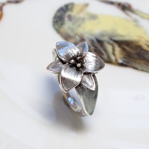 Trillium Wildflower Botanical Ring Sterling Silver image 5