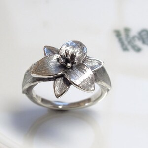 Trillium Wildflower Botanical Ring Sterling Silver image 2