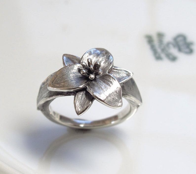 Trillium Wildflower Botanical Ring Sterling Silver image 2