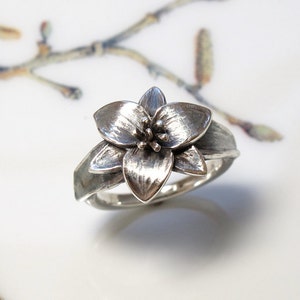 Trillium Wildflower Botanical Ring Sterling Silver image 1