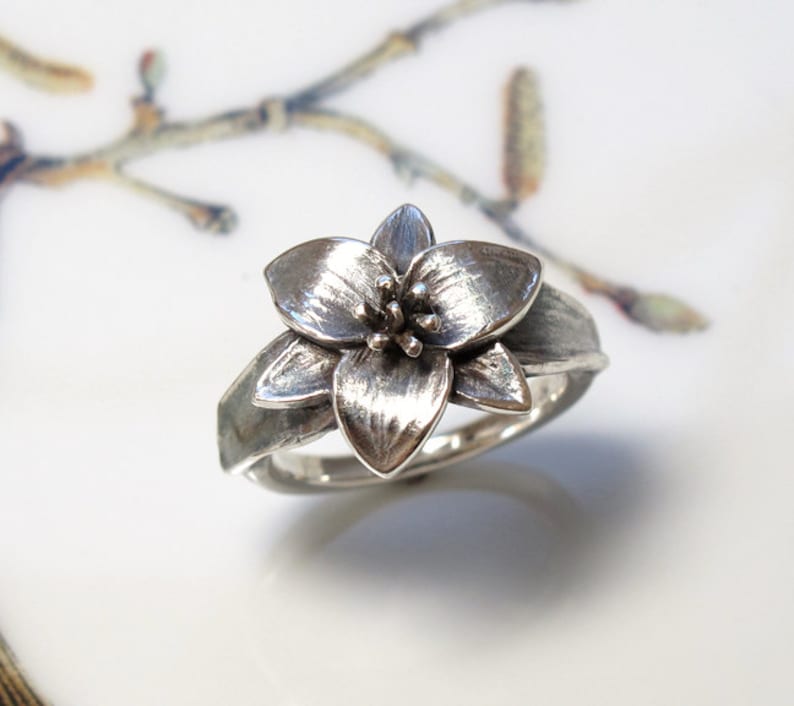 Trillium Wildflower Botanical Ring Sterling Silver image 1